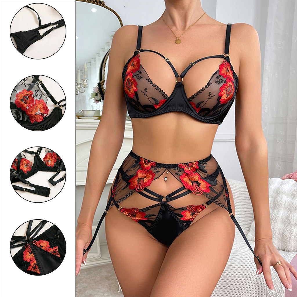 Verführerisches Schwarz mit floralen Stickereien & Strumpfhaltern